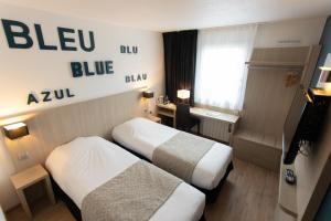 博尔贝克埃特雷塔酒店的酒店客房配有两张床和一张书桌