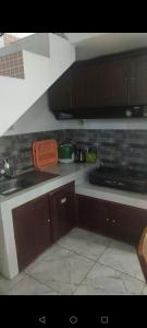 BonorejoZG Home Solo的厨房配有水槽和台面