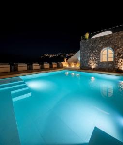 菲罗斯特法尼艾格纳德玛公寓酒店的夜间别墅内的游泳池