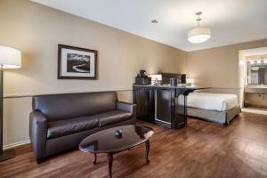 Best Western Corona Hotel & Suites的休息区