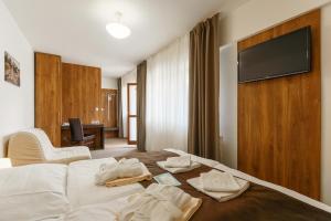 维尼特玛尔酒店的酒店客房,配有带毛巾的床