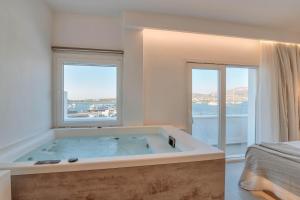 安迪帕罗斯岛Nautica Suites-Superior Seaview suite with jacuzzi的相册照片