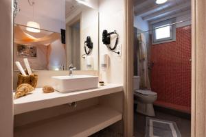 Giasemi Room No1 Kimolos的一间浴室