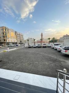 艾卜哈فندق اريف的停车场有几个停车位
