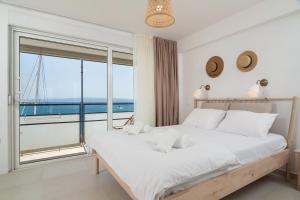 Sun and Sea Deluxe Apartments客房内的一张或多张床位