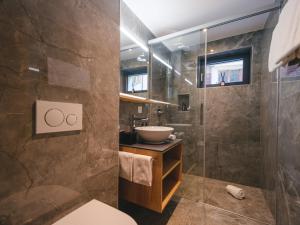 Hotel Tannenhof的一间浴室