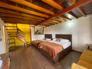 Finca-hotel Montecarlo Guatape by Hope客房内的一张或多张床位