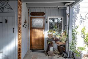 滕宁Hus Tidevann的植物屋的木门