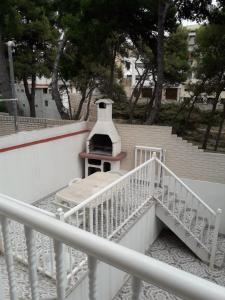 圣卡洛斯拉腊皮塔MASET的大楼顶层带炉灶的白色楼梯