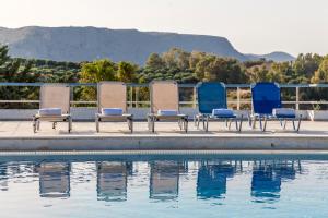 Serenity Villa with pool, Kalesa Heraklion内部或周边的泳池