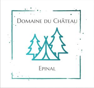 埃皮纳勒Domaine du Château-Epinal的树上的圆顶城堡的标志