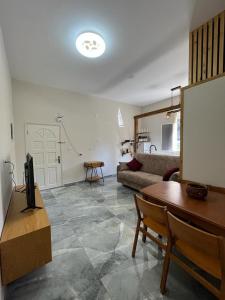 Diamond Apartment In Haifa的休息区