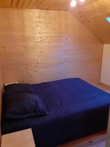 Petite maison bien vivre au coeur de la montagne客房内的一张或多张床位