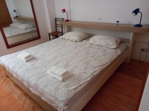 Kuća za odmor Ljubica Šibenik客房内的一张或多张床位