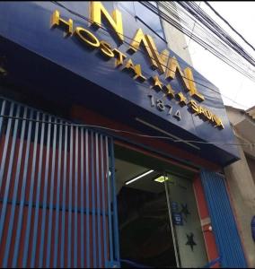 拉巴斯Hostal NAVAL的快餐店前的标志