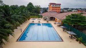 Heliconia Park Port Harcourt Hotel and Suites内部或周边泳池景观