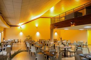 Heliconia Park Port Harcourt Hotel and Suites餐厅或其他用餐的地方