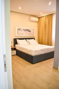 格勒姆Hotel DelMar的卧室配有一张床