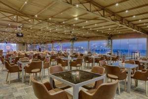 Grand Tala Bay Resort Aqaba餐厅或其他用餐的地方