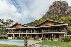 勒莫尔尼Boutik Le Morne Holiday Apartments的山地度假酒店