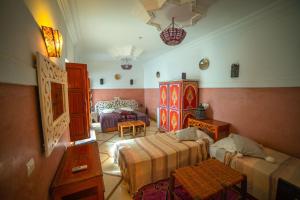 马拉喀什大戟摩洛哥传统庭院住宅的相册照片