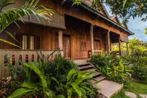 Phum Khmer Lodge - Village Cambodian Lodge外面的花园