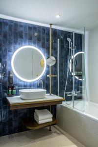 Crowne Plaza - Nice - Grand Arenas, an IHG Hotel的一间浴室