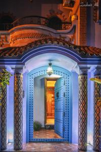 舍夫沙万villa Rita chaouen的蓝色门房子的入口