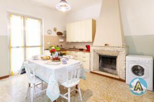 San SilvestroVista mare, casa con patio e barbecue a Silvi的相册照片