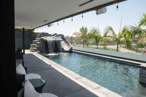 圣地亚哥New Modern Luxury Estate - Pool, Slide, Grotto的相册照片