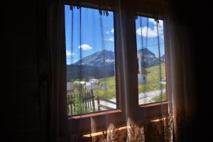 扎布利亚克Durmitor view的山景窗户