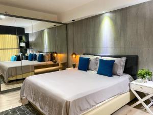 Lavenderbnb Room 8 at Mataram City客房内的一张或多张床位