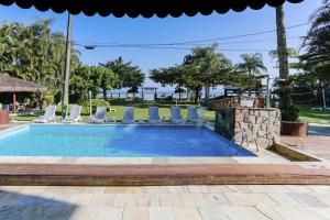 Indaiá Praia Hotel内部或周边的泳池