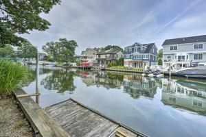 波因特普莱森Point Pleasant Abode with Lagoon and Boat Dock!的相册照片