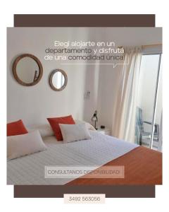 拉斐拉Mono ambiente amplio, luminoso y moderno con excelente ubicación的一张带床和镜子的卧室的海报
