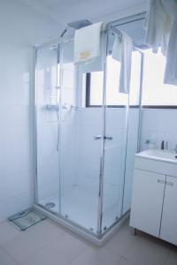 WDC APARTHOTEL - BUEA的一间浴室