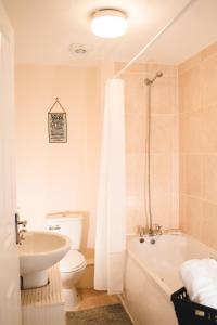 Snapos Apartments - Tudor Close的一间浴室