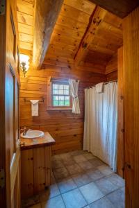 New England Inn & Lodge的一间浴室