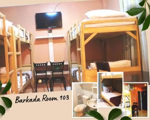 BalangaBTH Traveller's Home的宿舍间设有双层床和电视。