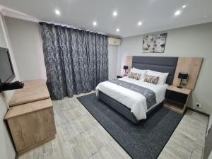 Luxe on Ridge Boutique Hotel客房内的一张或多张床位