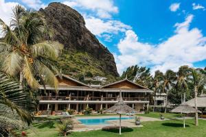 勒莫尔尼Boutik Le Morne Holiday Apartments的山地度假酒店