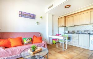Cozy Apartment In Villanueva Del Rio Seg With Kitchen的厨房或小厨房