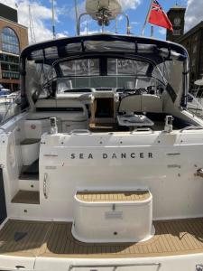 伦敦Entire Boat at St Katherine Docks 2 Available select using room options的相册照片