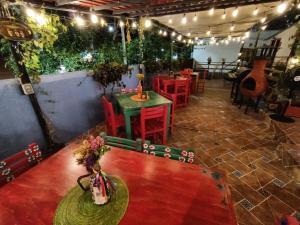 Posada Casa Mexicana Jamaica餐厅或其他用餐的地方