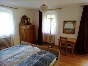 Ferienwohnung mit Charme in Dresden Pillnitz EG客房内的一张或多张床位