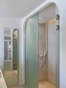 Lovia Mykonos的一间浴室