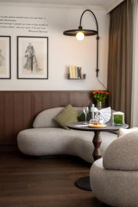 Le Louise Hotel Brussels - MGallery Collection的休息区