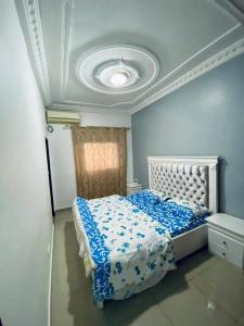 Appartement meublé 3CH Yaoundé Omnisport - Tigson客房内的一张或多张床位