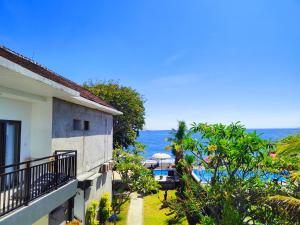 艾湄湾巴厘岛瑜珈旅馆的海景阳台