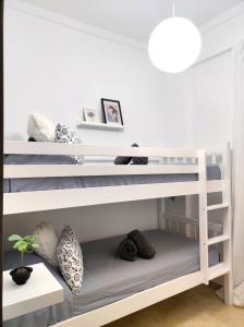 La Brisa apartamento客房内的一张或多张双层床